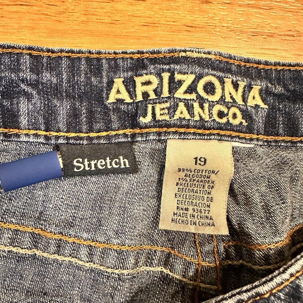 Arizona Jean Co Ladies Midrise Juniors Blue Denim Shorts 19 Plus Size Cuffed - Picture 4 of 4
